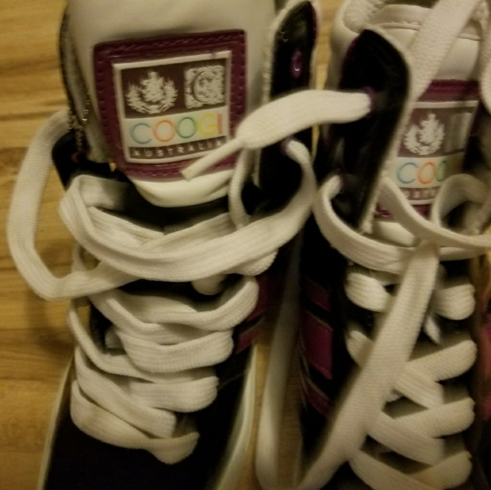 Coogi tennis shoes